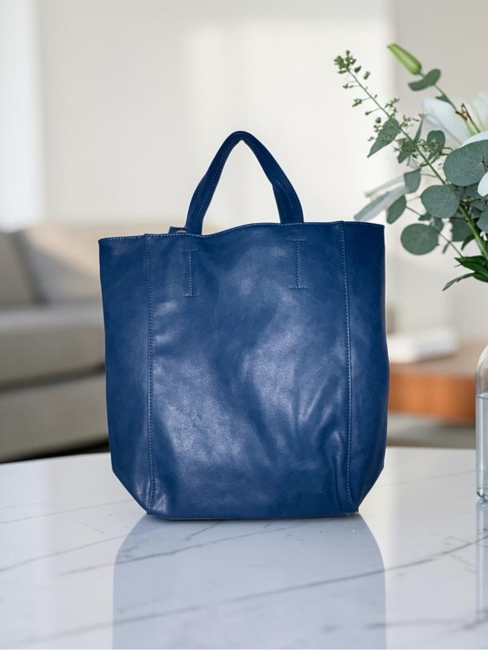 Saks Fifth Avenue Navy & Burgundy Stripe PU
Leather Tote with Bee Charm NWt - Picture 2 of 5